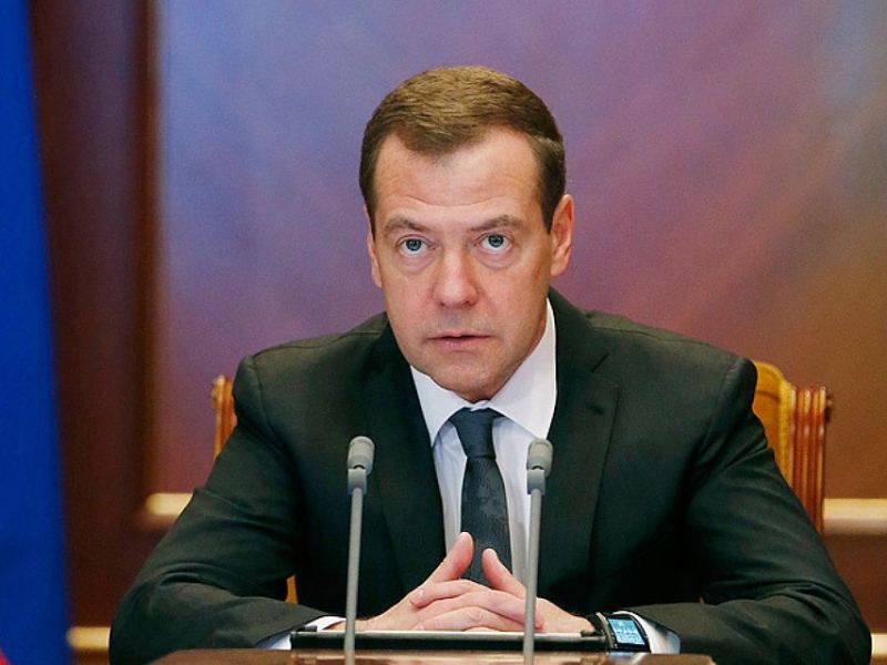 Премьер поручил министрам выполнять антикоррупционный указ Путина