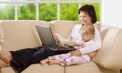 Детские выплаты, пособия и компенсации можно оформить онлайн через Интернет