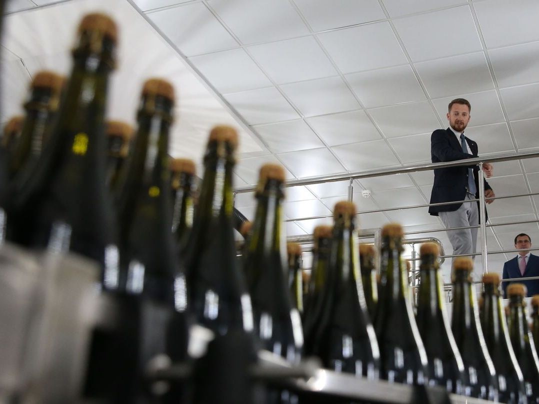 Перед Новым годом ожидаются массовые проверки качества шампанского 