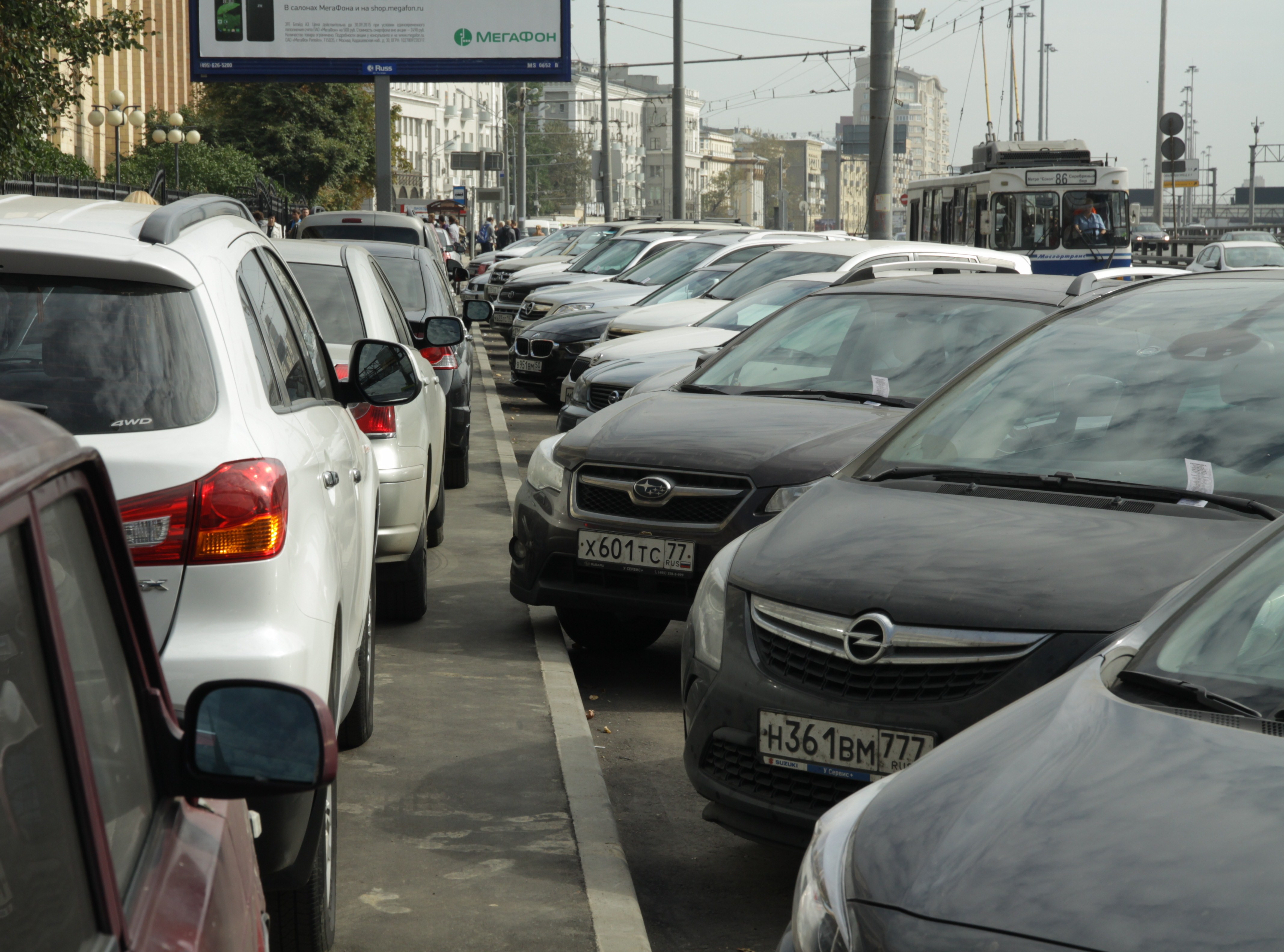 На день города в Москве парковка транспорта останется платной
