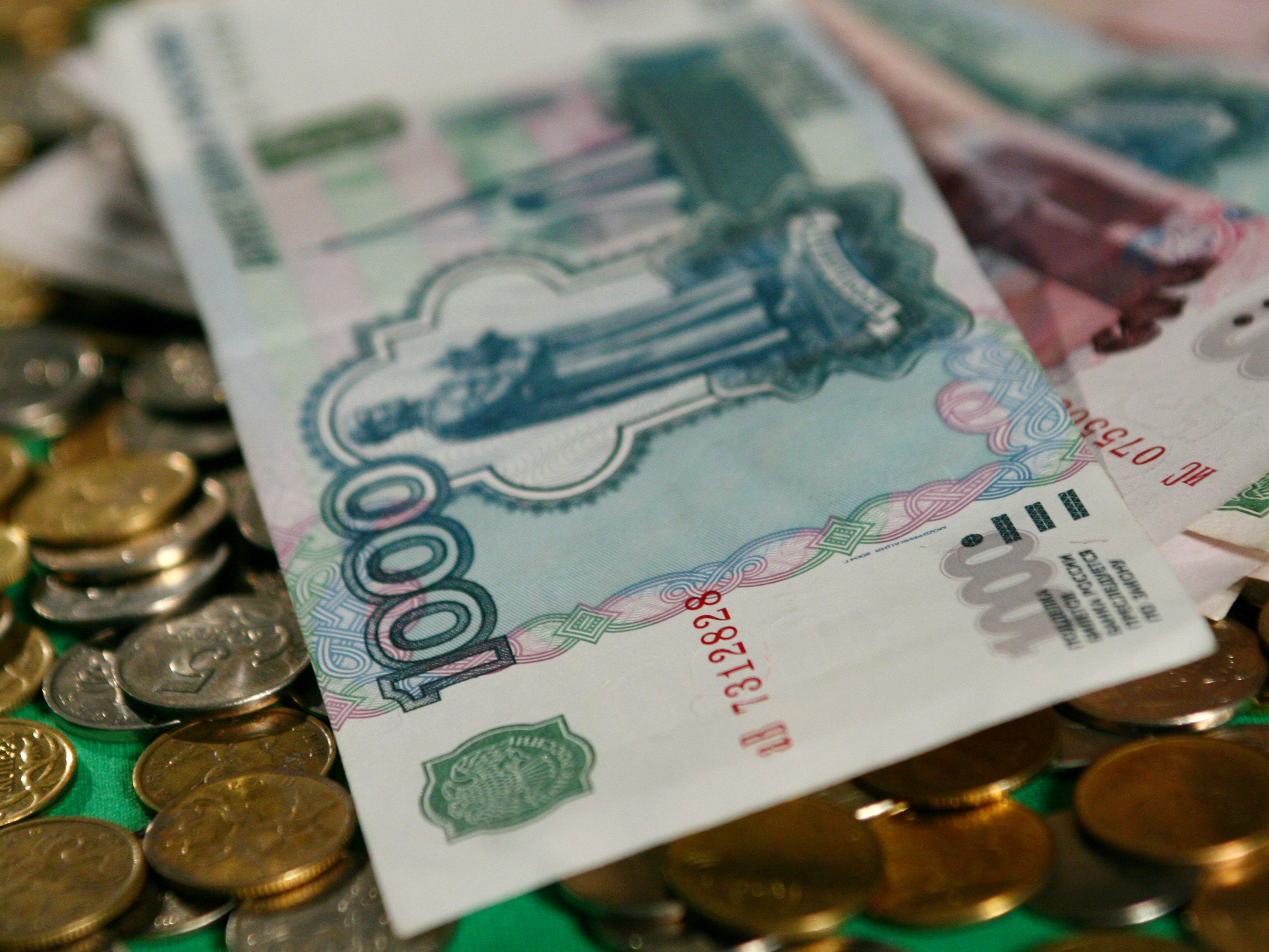 Впервые за полгода в России выросла задолженность по зарплатам