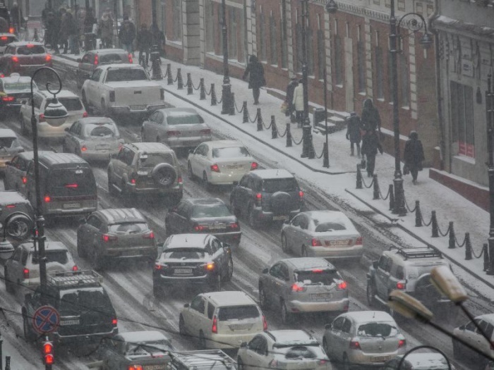 Помогут ли "снежные билеты" справиться с дорожными пробками во время непогоды