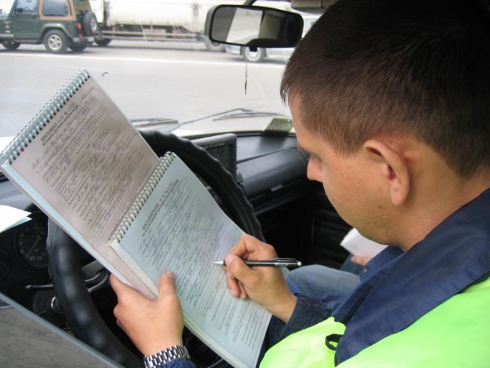 За неуплату штрафа и алиментов приостановят действие водительских прав