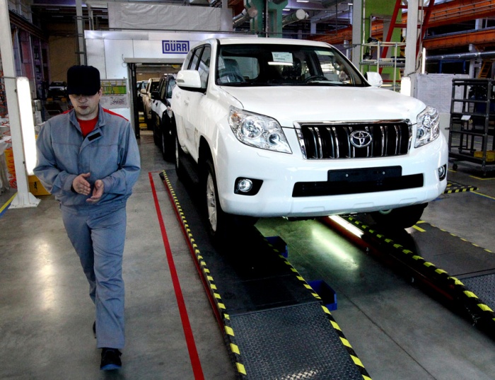 Объем продаж новых автомобилей в России упадет на 12 процентов в 2014 году