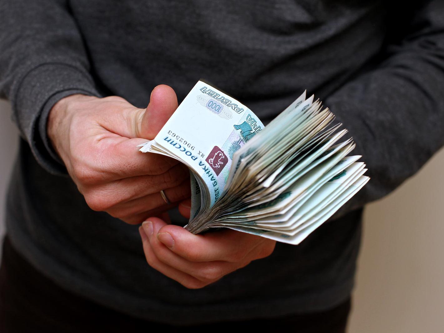 Средняя зарплата чиновников в России выросла в 2016 году