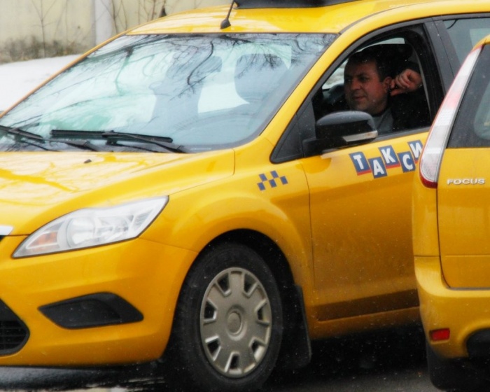 Штрафы для таксистов за нарушение ПДД могут увеличить