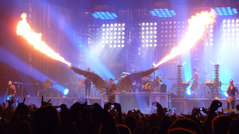 Группа Rammstein в понедельник даст концерт в московских «Лужниках»