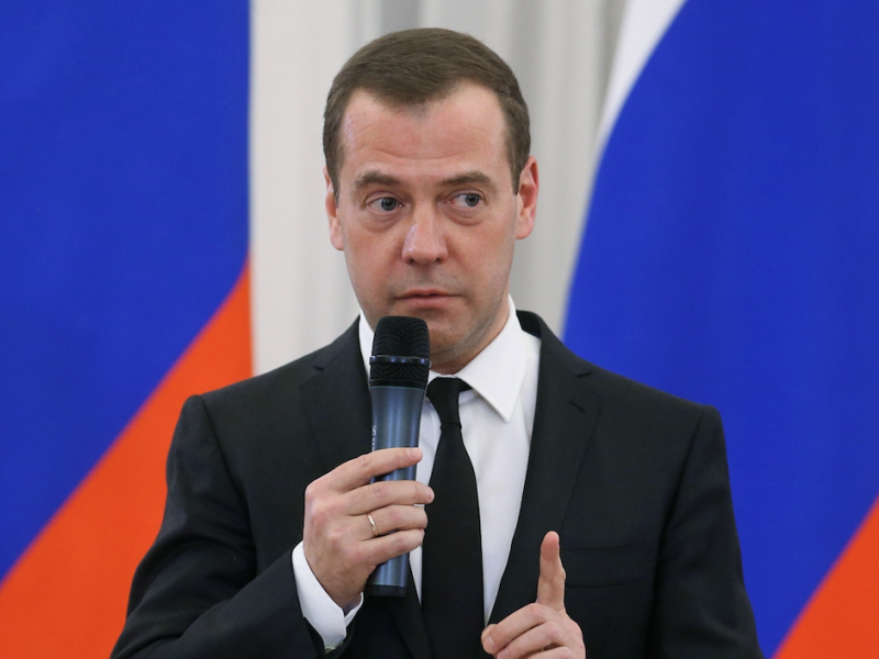Медведев не собирается уговаривать ЕС снять санкции