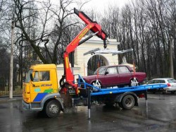 Московские водители теперь будут платить за эвакуацию неправильно припаркованного автомобиля