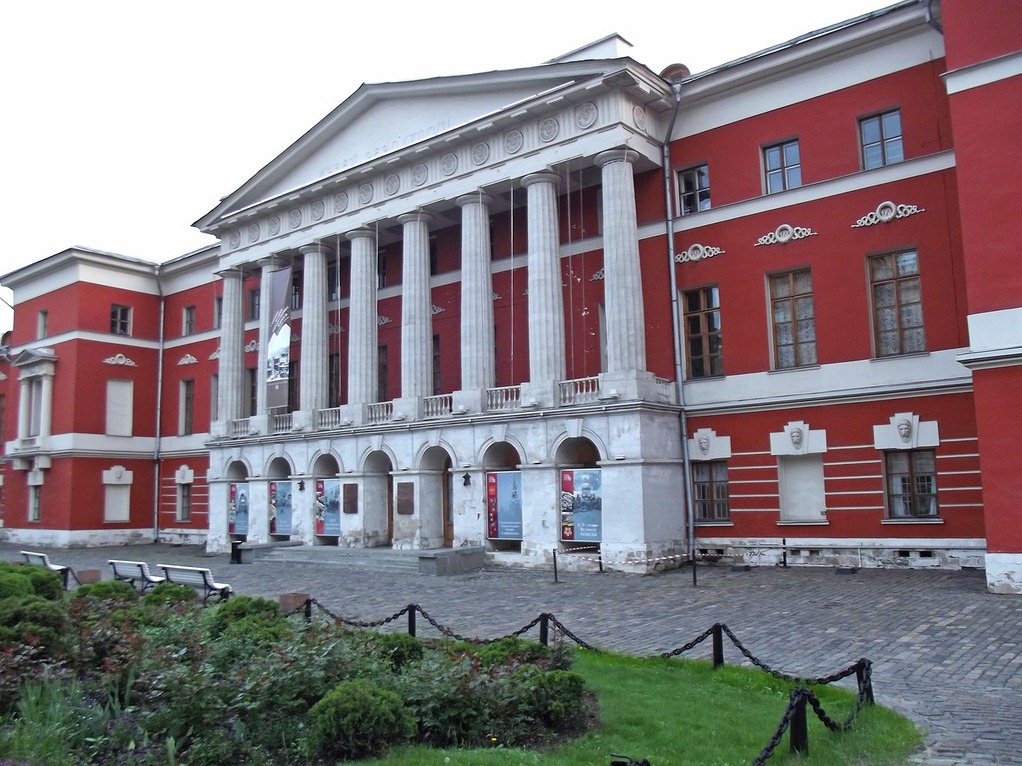 Музей современной истории России приглашает на экспозицию по истории XXI века