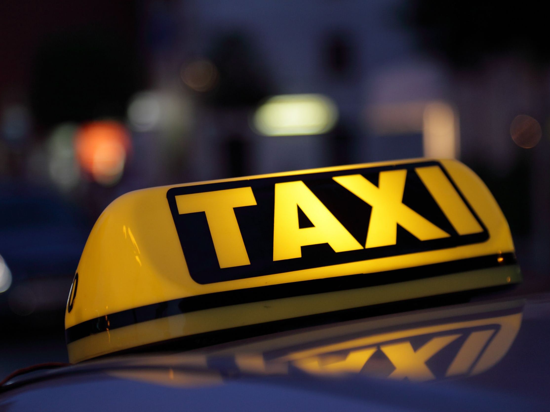 В Москве средний чек за поездку в такси снизился на четверть 