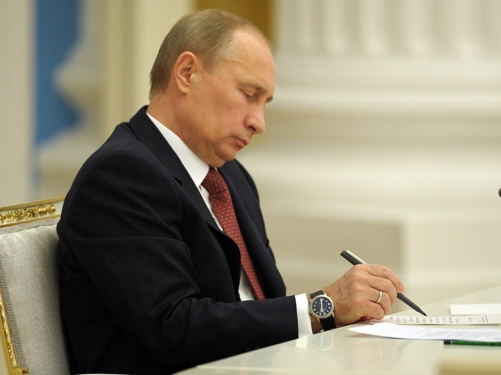 Путин подписал закон о частичном обналичивании маткапитала