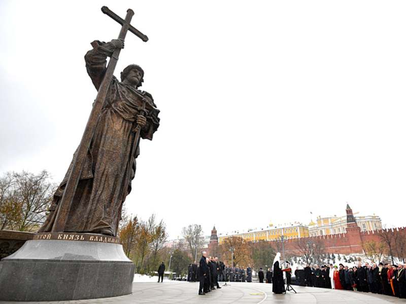 Министр культуры рассказал о значении памятника князю Владимиру для Москвы