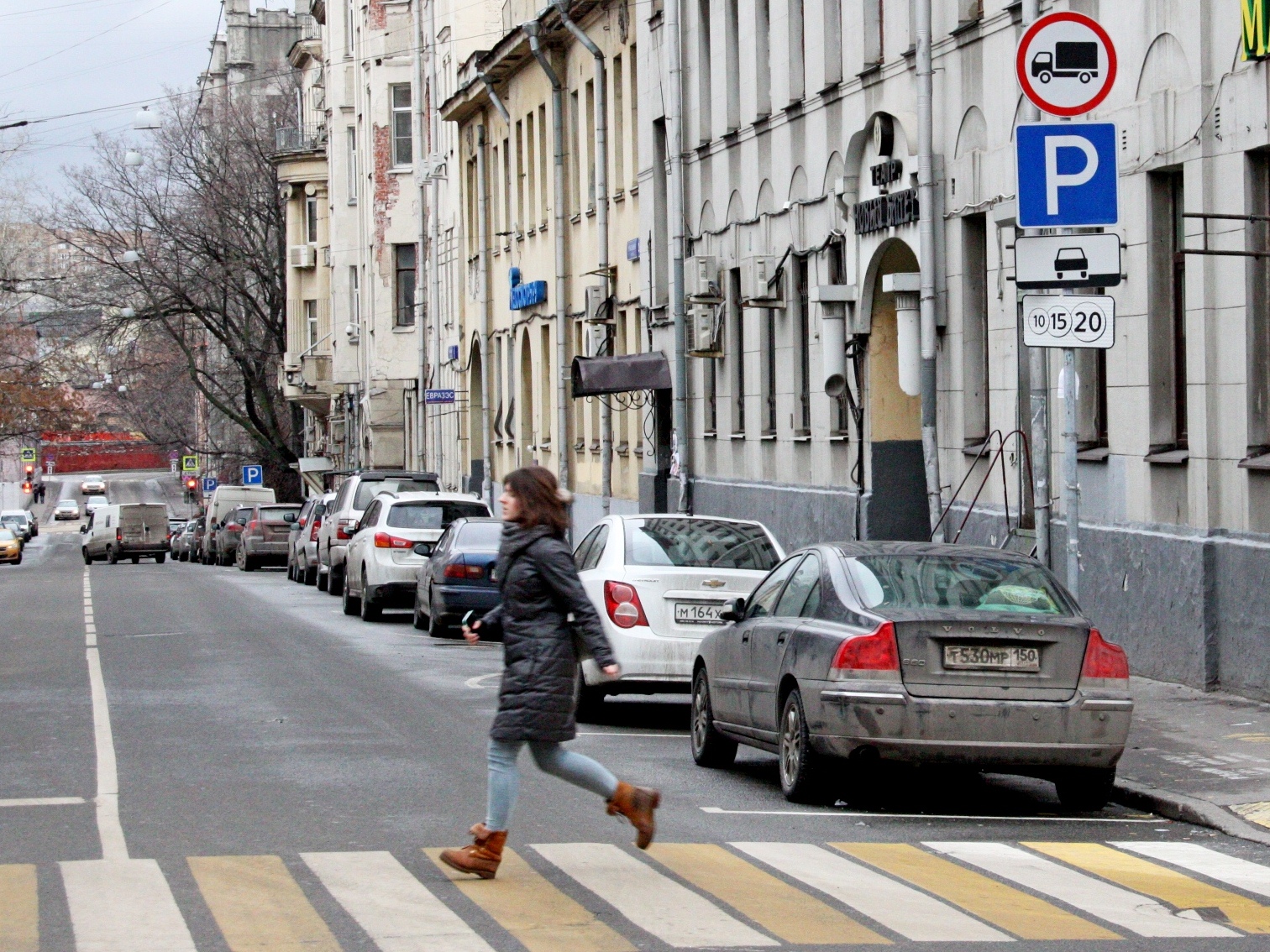 С 1 ноября москвичи смогут оформить резидентное парковочное разрешение