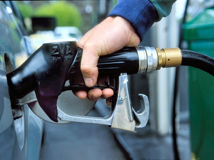 Цены на бензин будут расти весь год