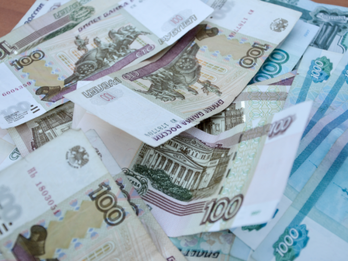 Уже в мае россияне получат зарплаты, исходя из нового МРОТ