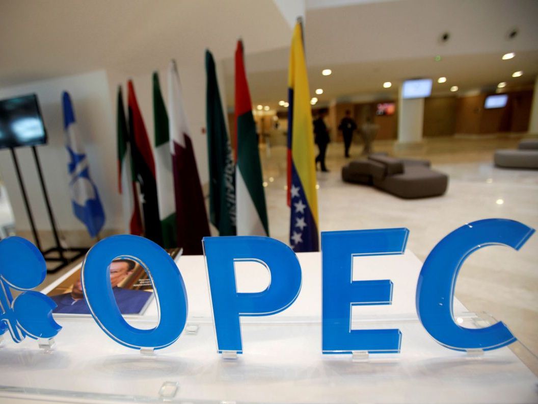ОПЕК введет временные ограничения по объему добычи нефти в ноябре 2016 года