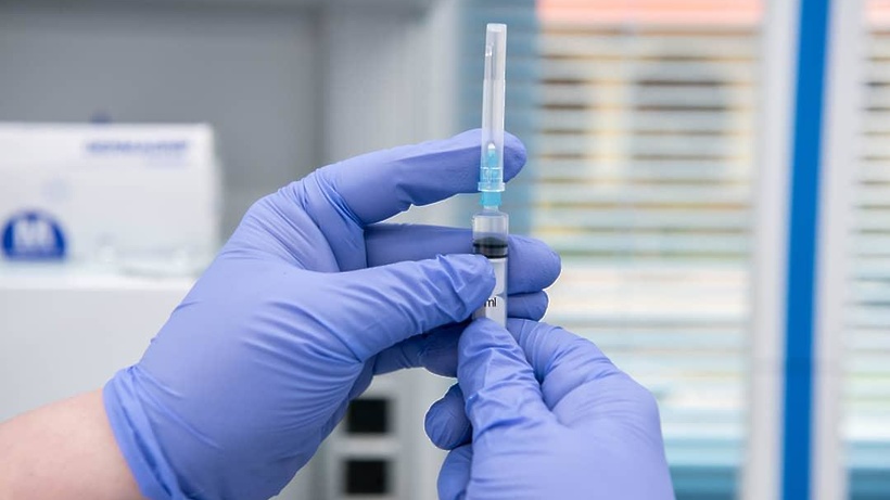 Глава РАН озвучил сроки массовой вакцинации от коронавируса