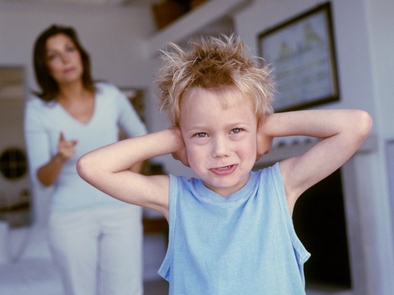 Родителям лучше воздержаться от криков на детей