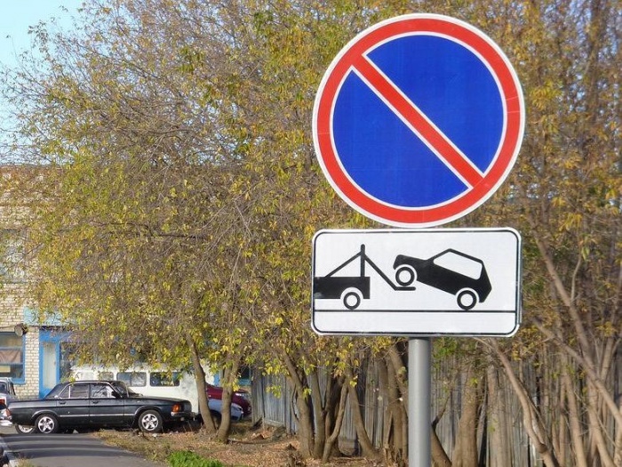 Ночная парковка под запрещающими знаками в центре Москвы продлена еще на полгода. Список улиц