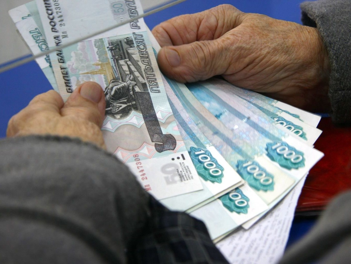 Лица, чей доход превышает 42  тысячи рублей в месяц, могут быть лишены пенсий 