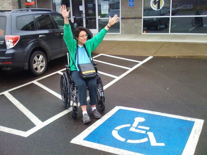 Получить парковочные разрешения для инвалидов и многодетных семей стало проще