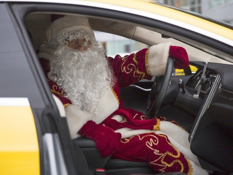 Дед Мороз выдал лицензии водителям «Яндекс.Такси»
