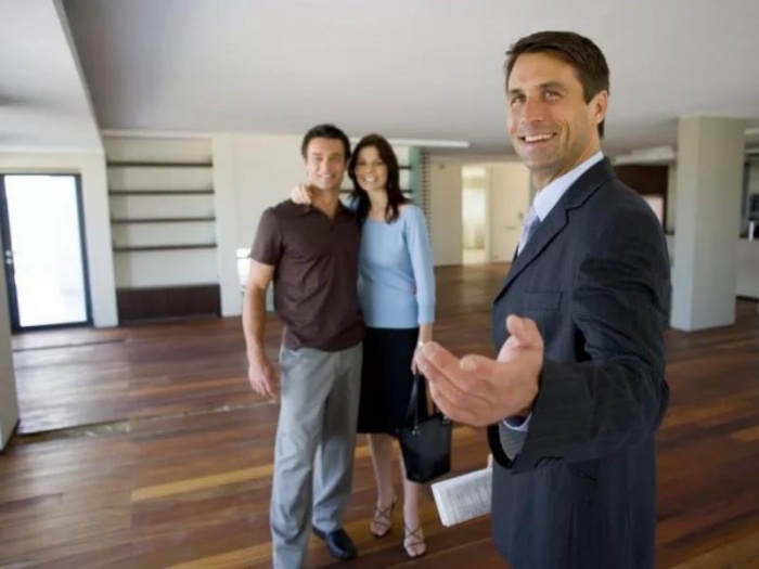 Сделки с недвижимостью: нужен ли риэлтор, как выбрать и какие есть риски
