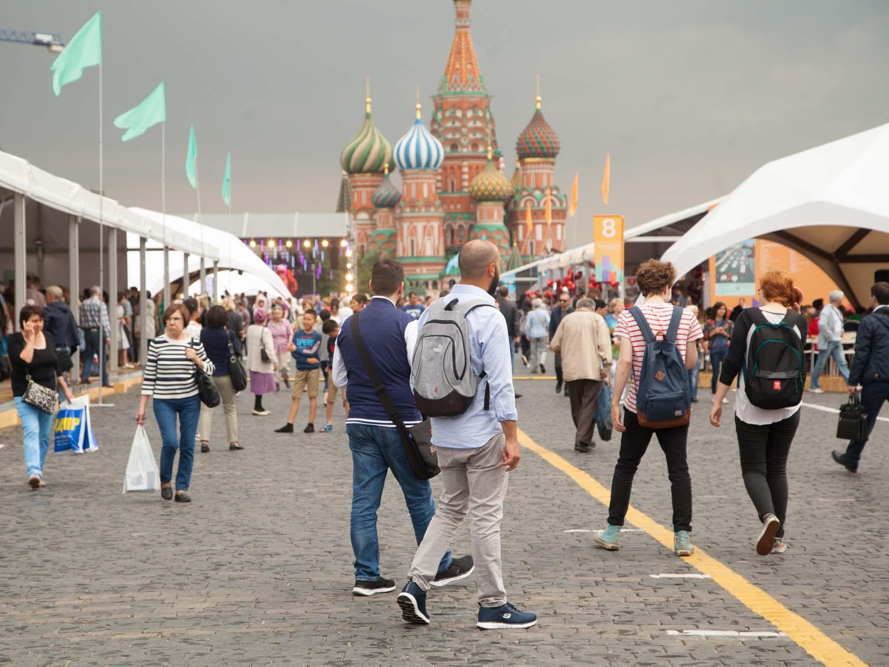 За один день фестиваля "Красная площадь" продано около 60 тысяч книг