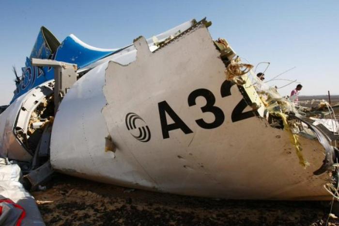 Версия о заложенной бомбе в самолете А321 появилась в результате перехваченных переговоров