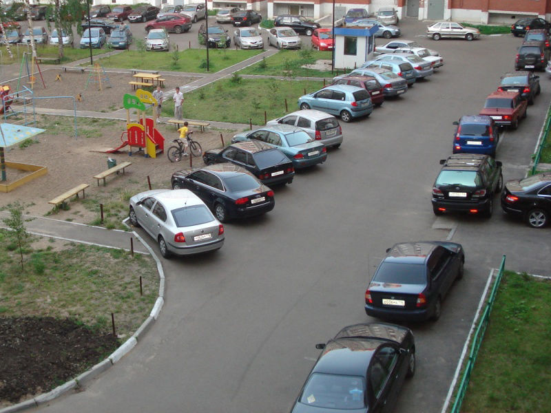 Новые правила оформления парковочных разрешений начали действовать в Москве