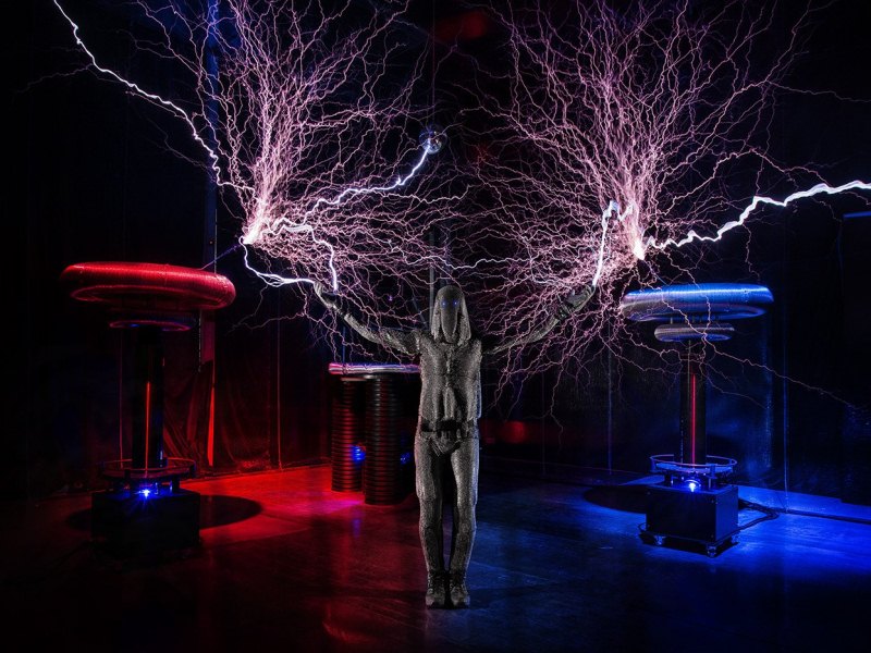  Шестиметровые молнии в Tesla-Hall покажут в Москве в «Ночь музеев» 
