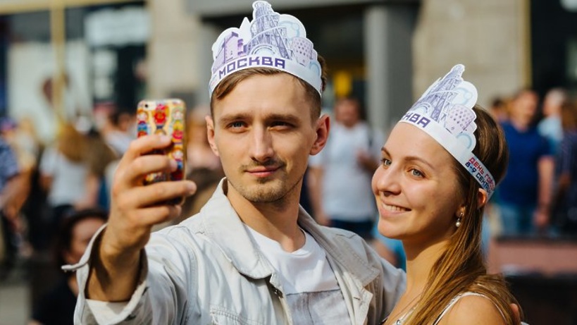 Бесплатные концерты, спектакли и танцевальные флешмобы пройдут в парках Москвы в День города