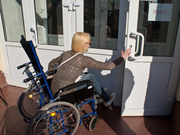 Инвалидов и стариков защитят от хамства: штрафы и наказания для нарушителей прав