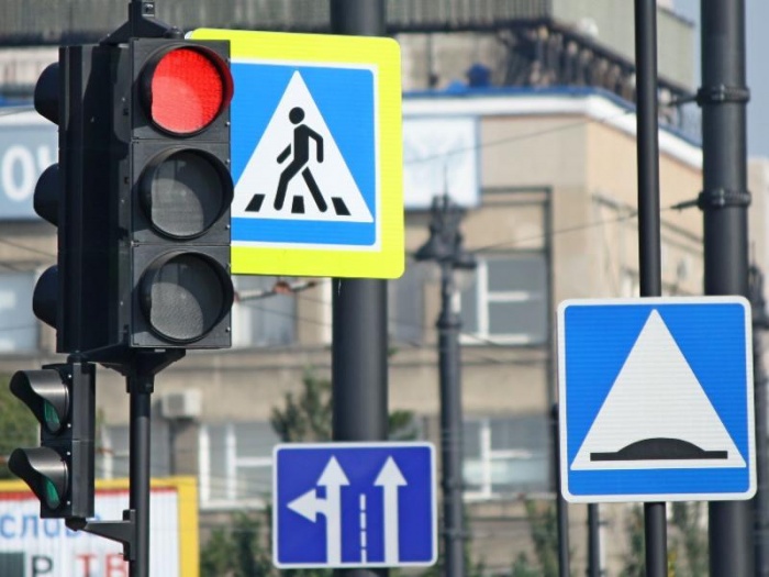 Новый ГОСТ: с 1 мая 2019 года Росстандарт вводит новый размер для дорожных знаков и указателей