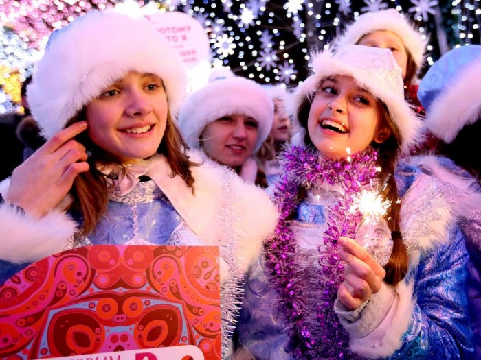 В Москве прошел парад Снегурочек