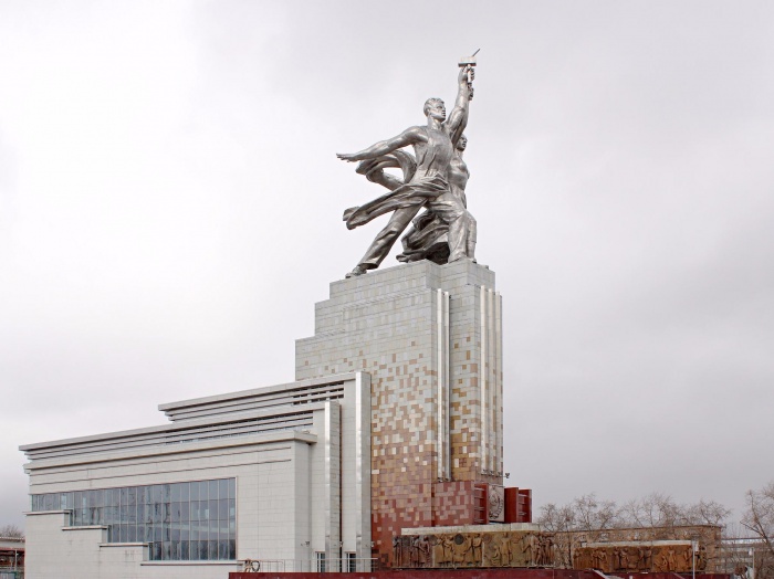 Москва официально стала собственником памятника "Рабочий и колхозница" у ВДНХ