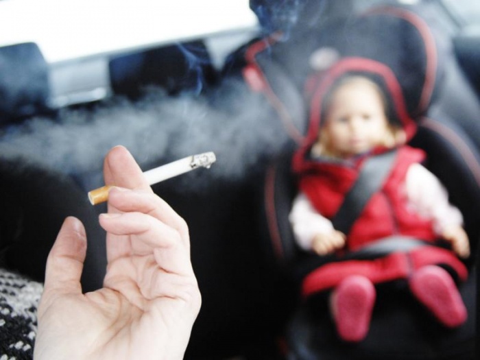 Курение в автомобилях и коммуналках могут ограничить