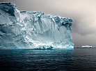 От Антарктиды откололся айсберг в триллион тонн. Что предсказывают ученые
