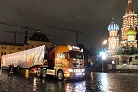 Главную новогоднюю елку страны привезли в Кремль