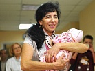 Две женщины в возрасте старше 60 лет впервые стали матерями 