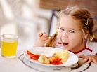 Почему дети выбирают вредные продукты и как приучить ребенка к правильному рациону